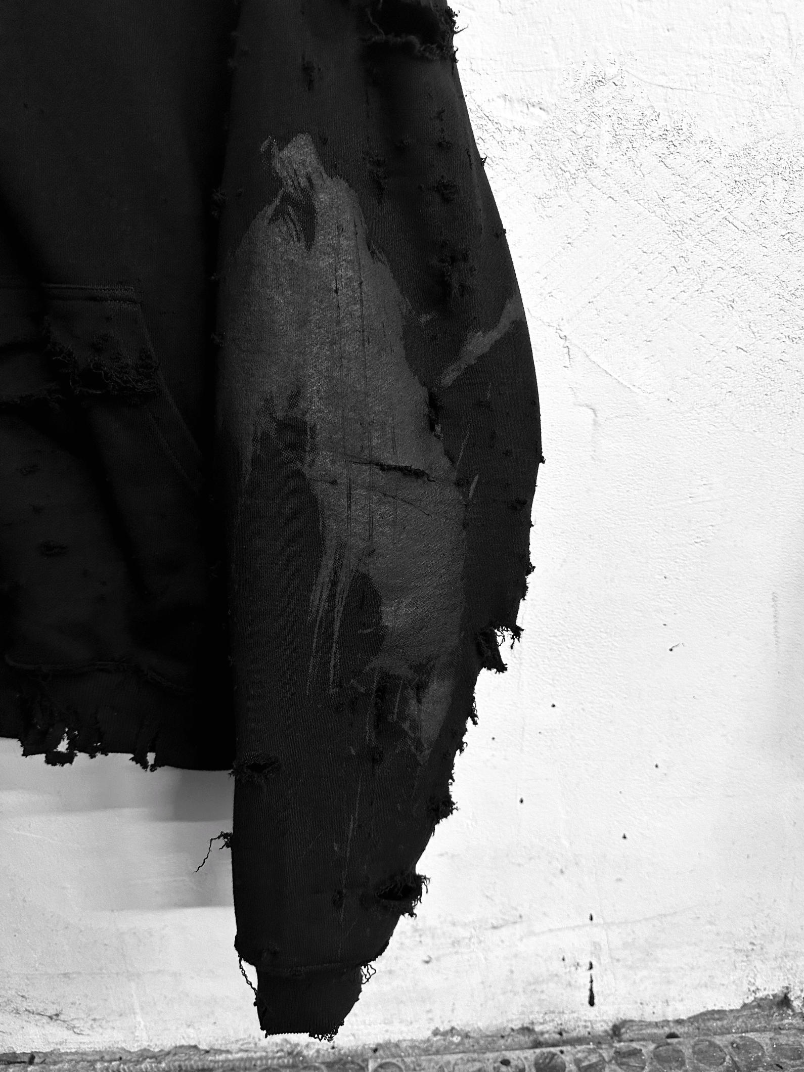 i_031 UNYIELDING HOODIE