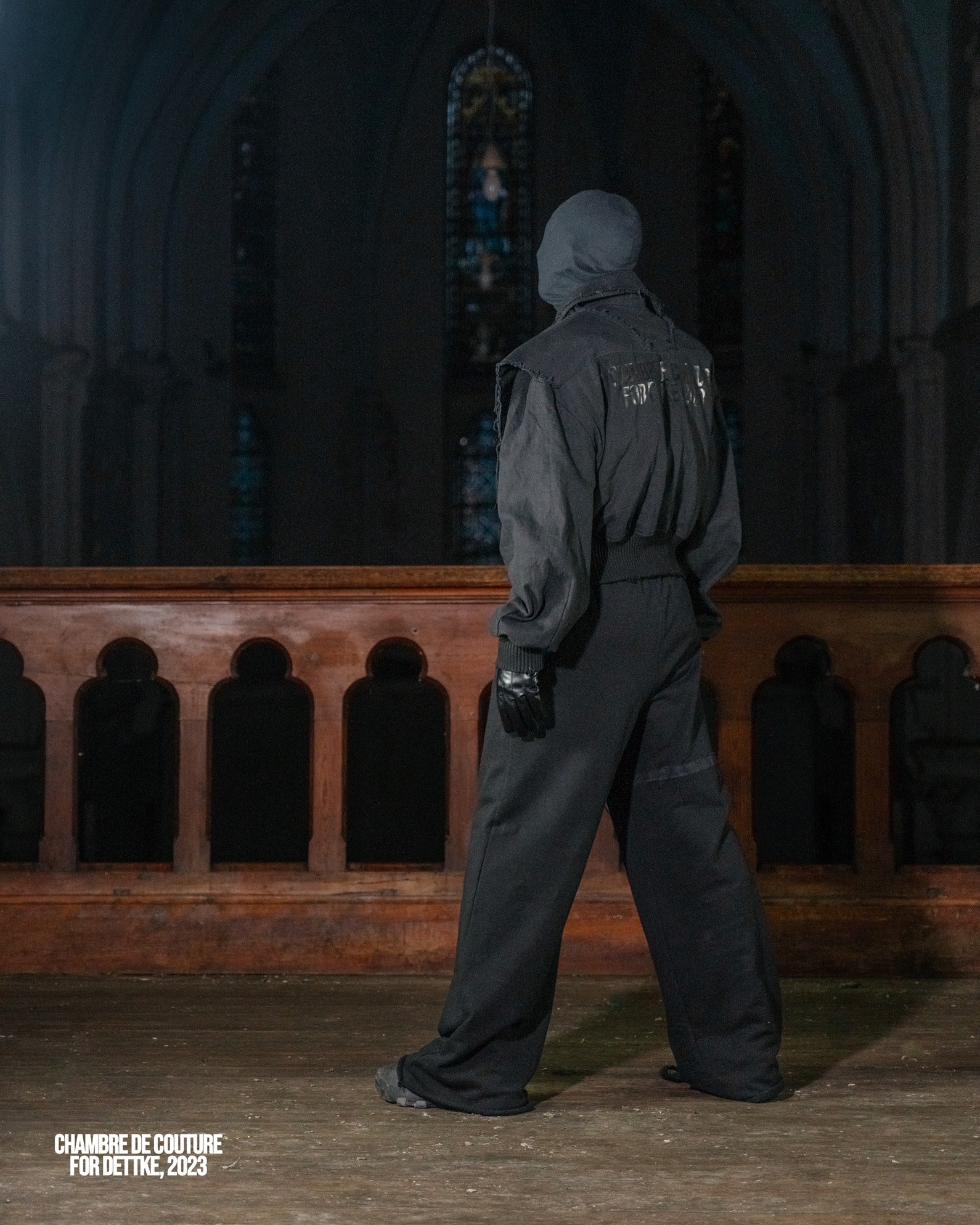 BLACK ON BLACK CROSS JOGGER