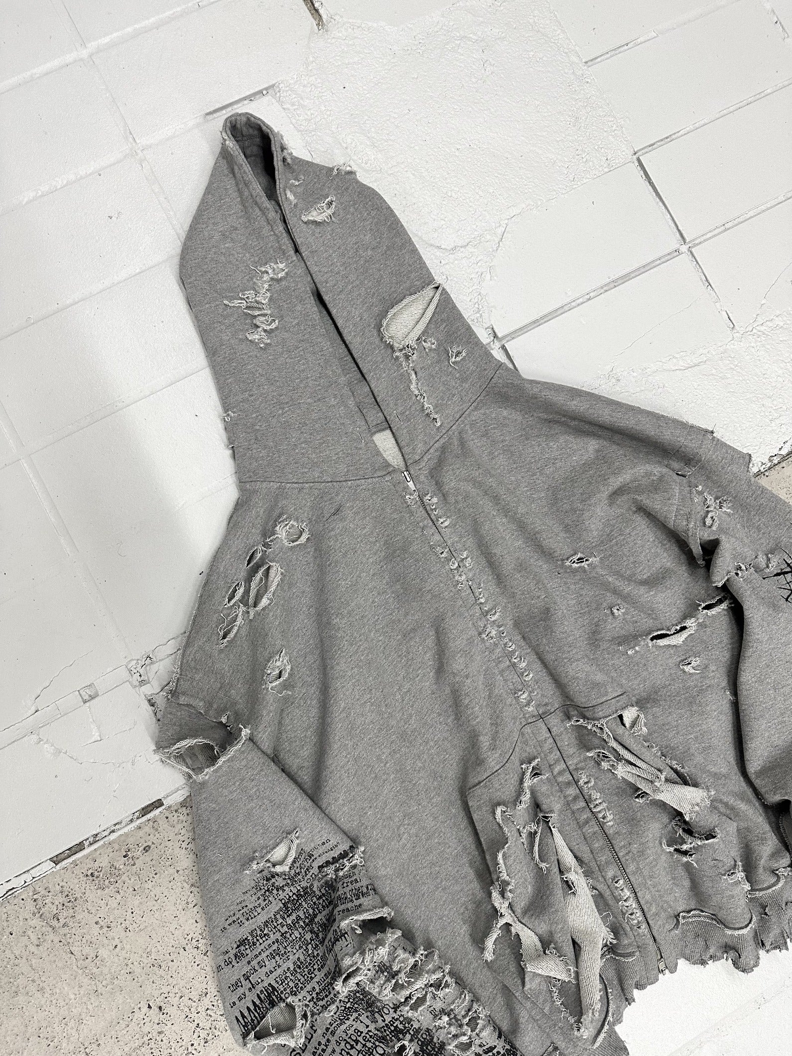 i_023 PERSISTENCE ZIPPER