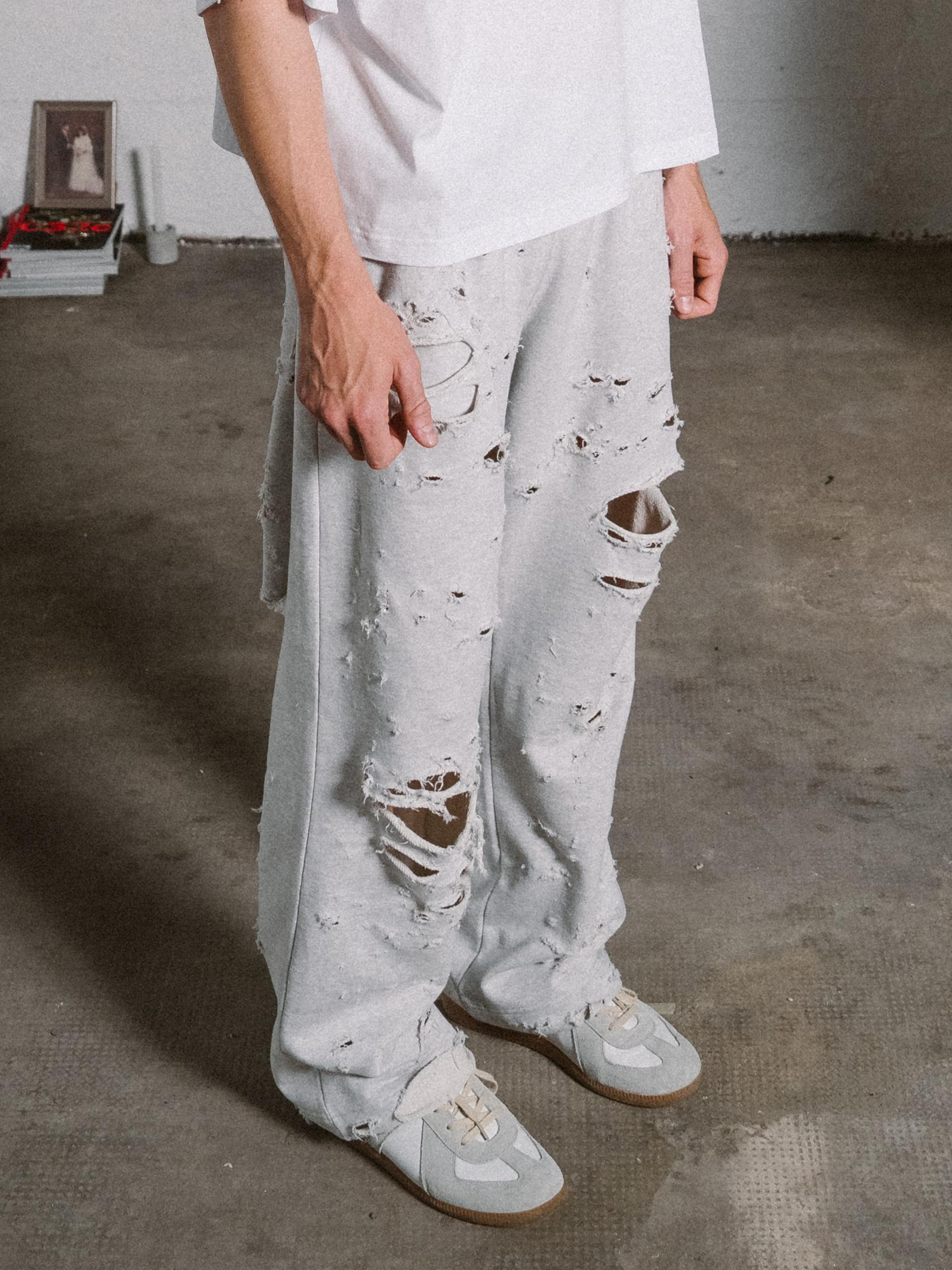 LIGHT GREY SIGNATURE JOGGER