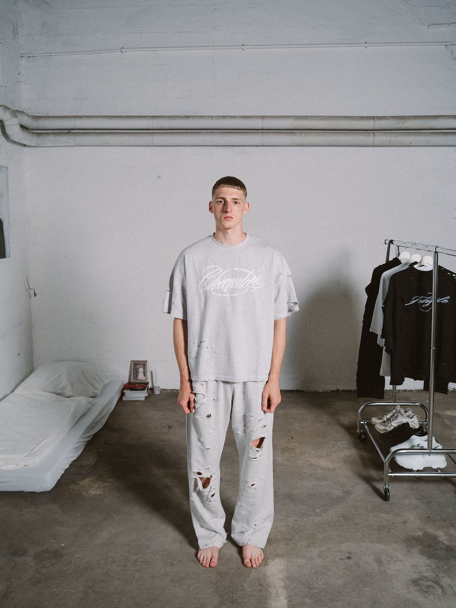 LIGHT GREY SIGNATURE TEE