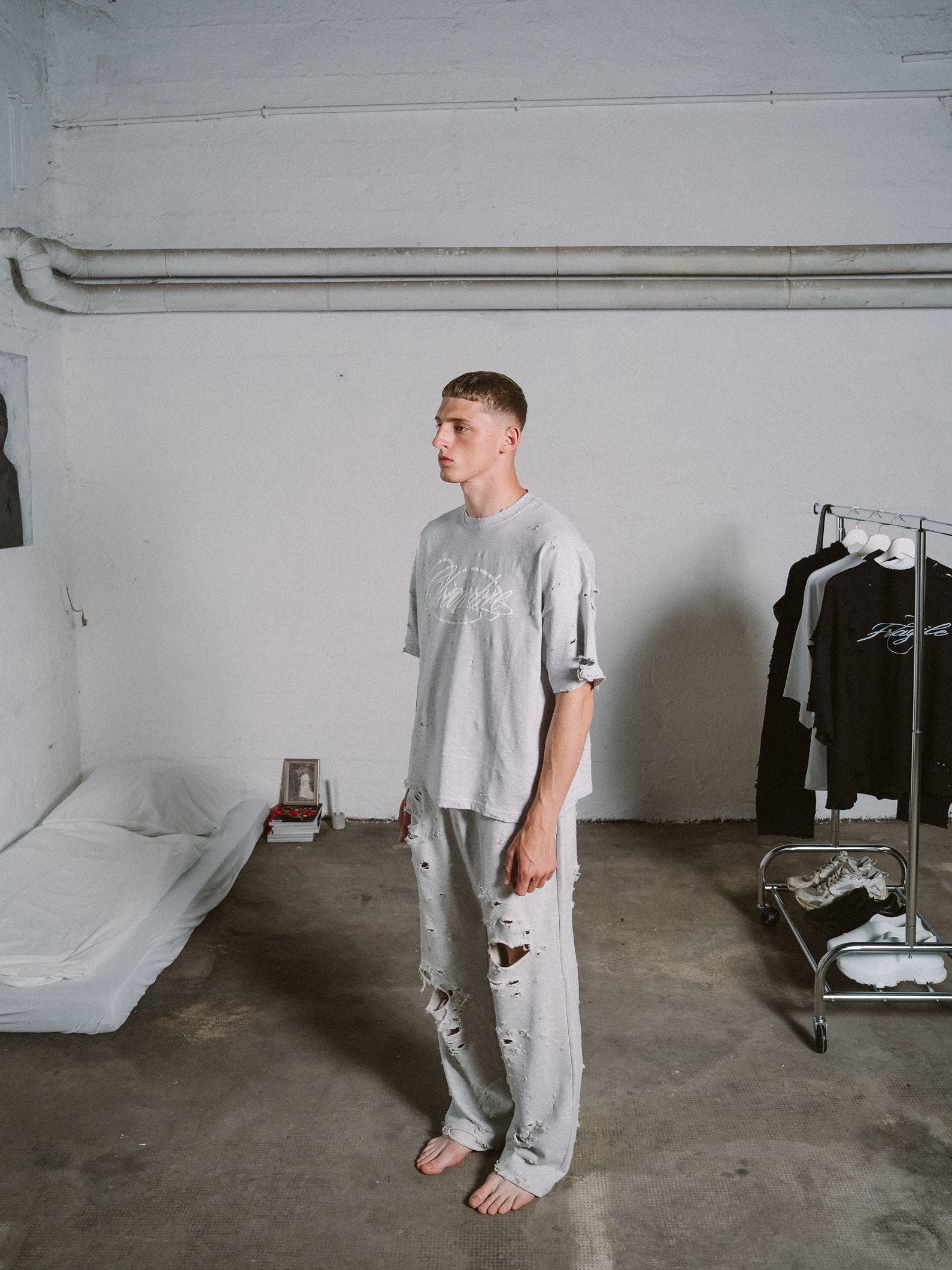 LIGHT GREY SIGNATURE TEE