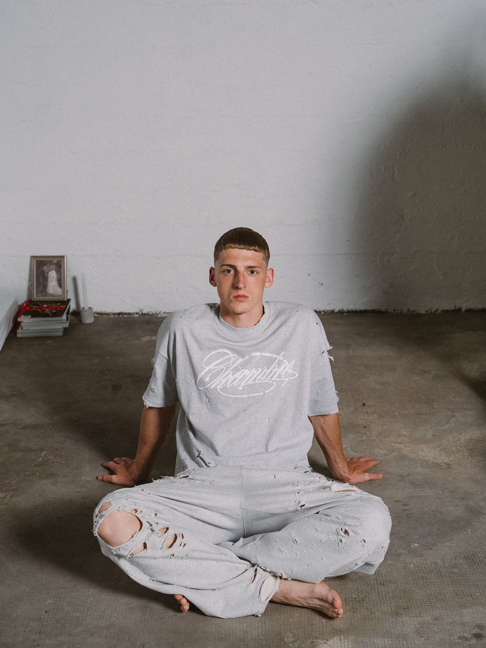 LIGHT GREY SIGNATURE TEE