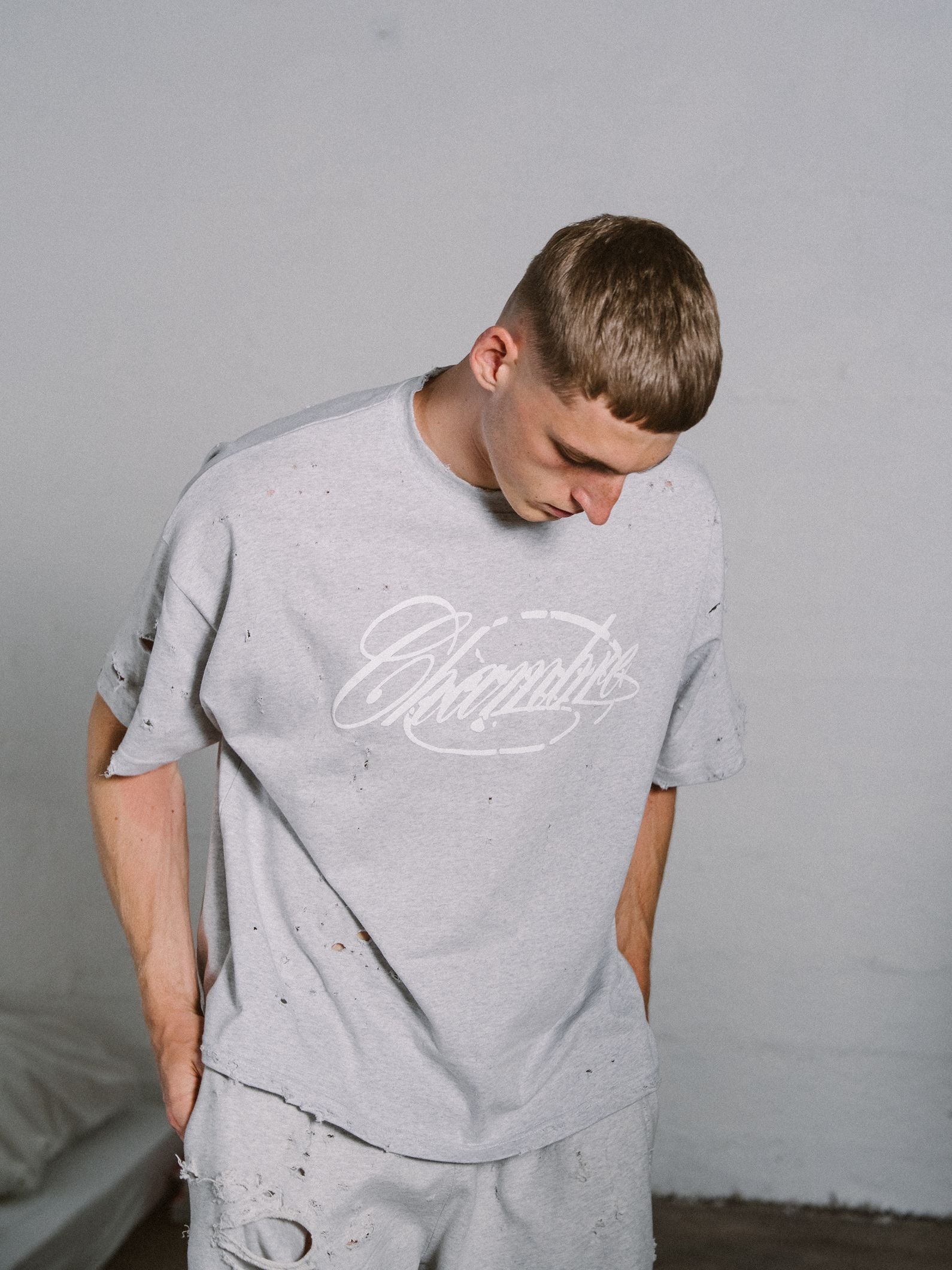LIGHT GREY SIGNATURE TEE