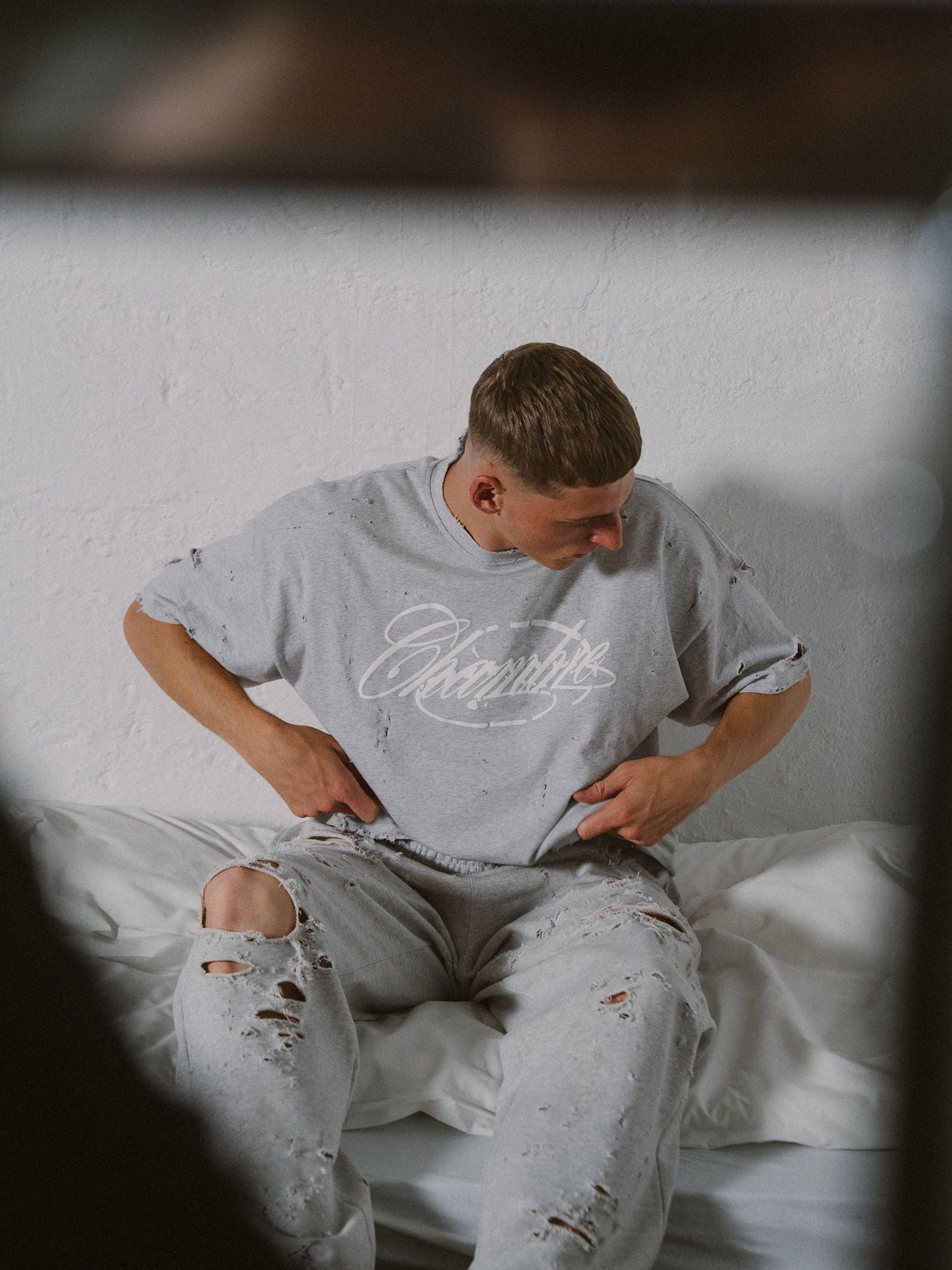 LIGHT GREY SIGNATURE TEE