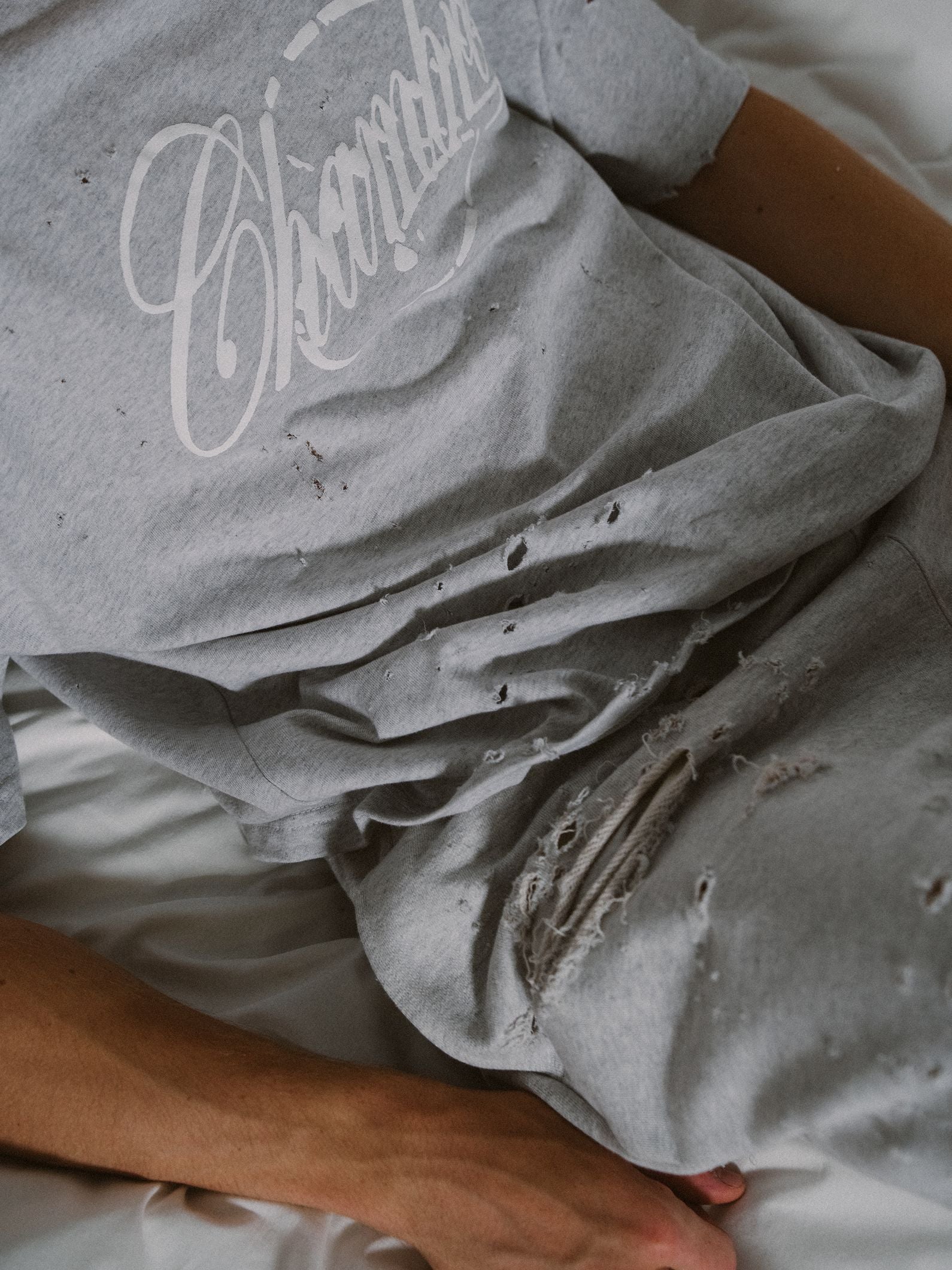 LIGHT GREY SIGNATURE TEE