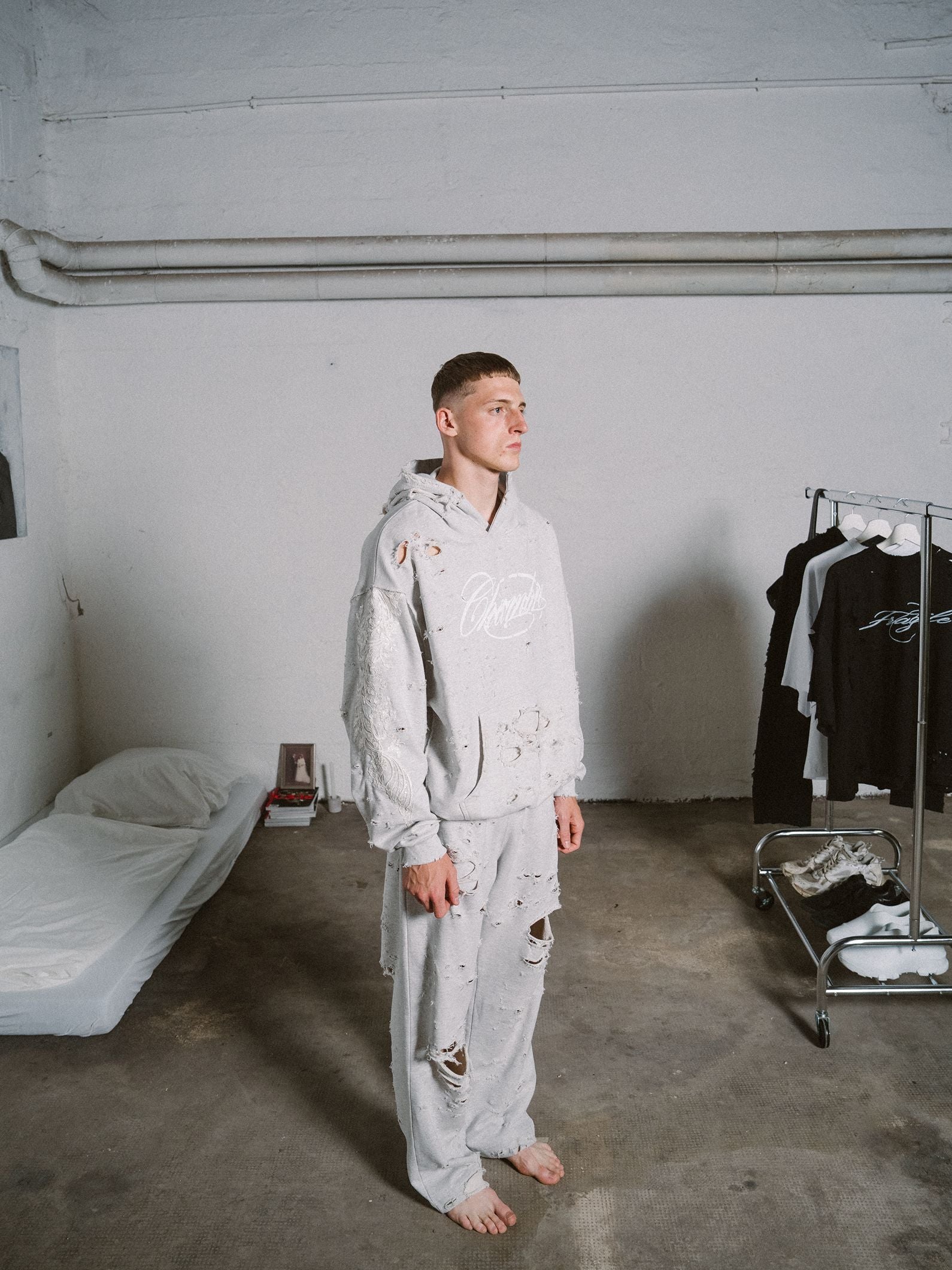 LIGHT GREY SIGNATURE HOODIE