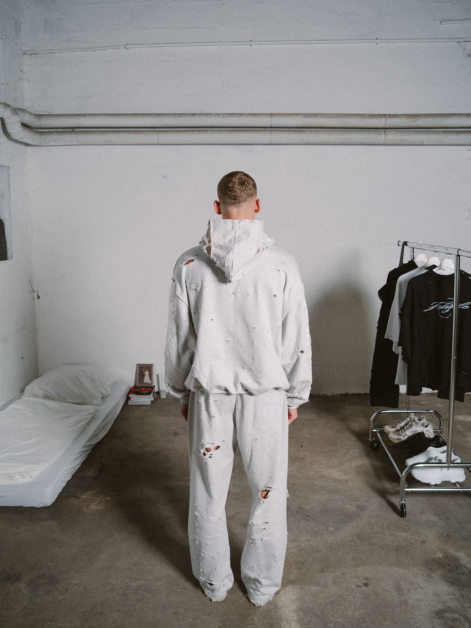 LIGHT GREY SIGNATURE HOODIE
