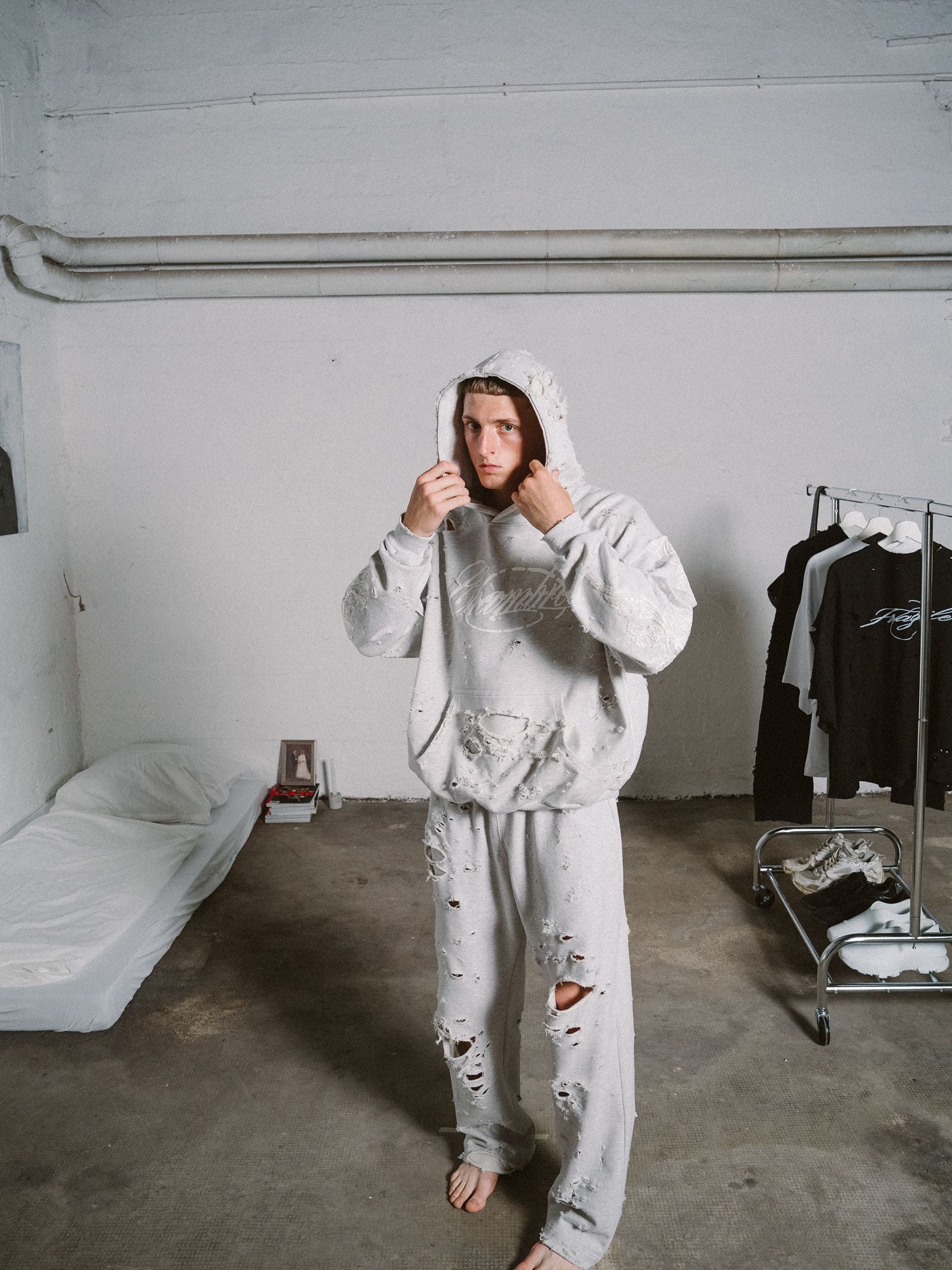 LIGHT GREY SIGNATURE HOODIE