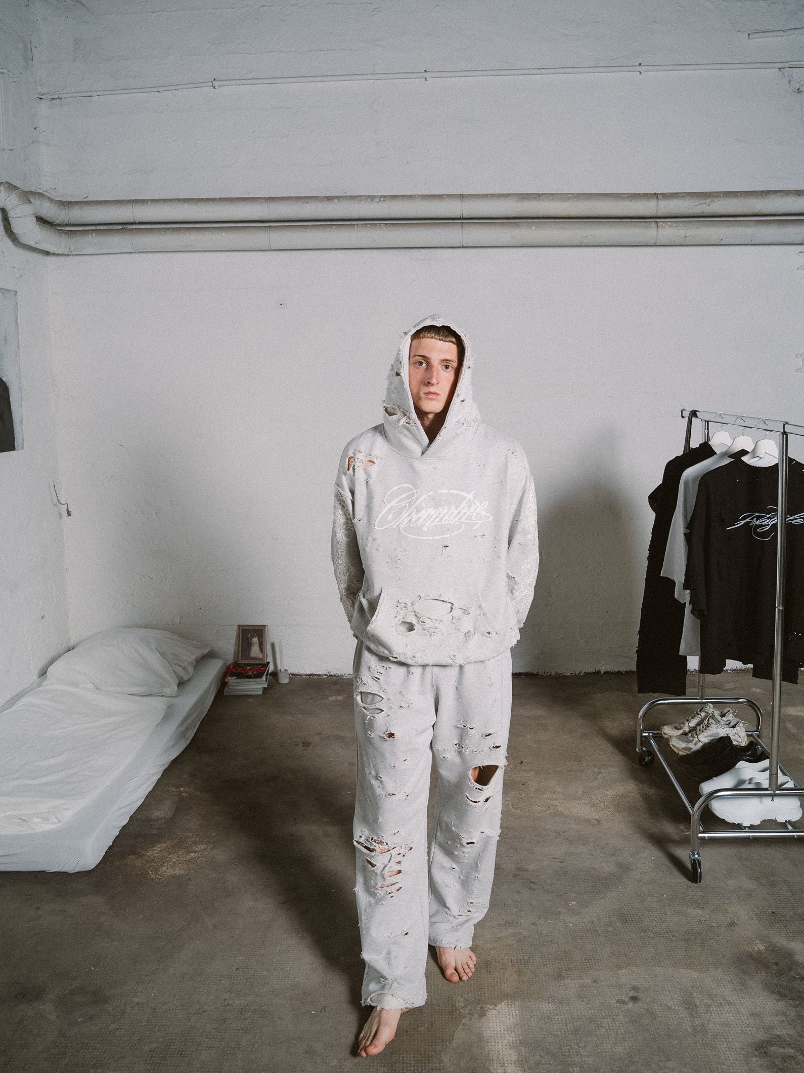 LIGHT GREY SIGNATURE HOODIE