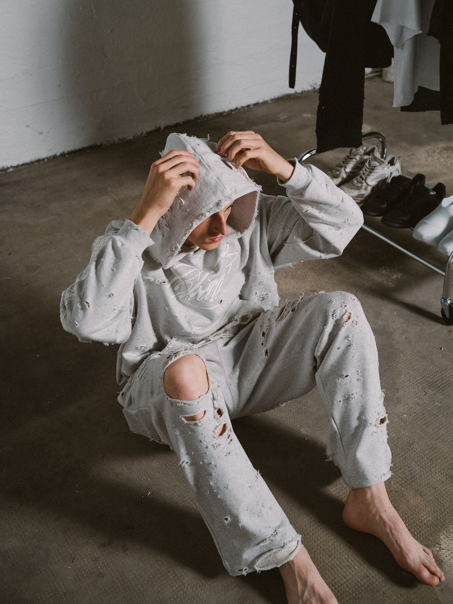 LIGHT GREY SIGNATURE HOODIE