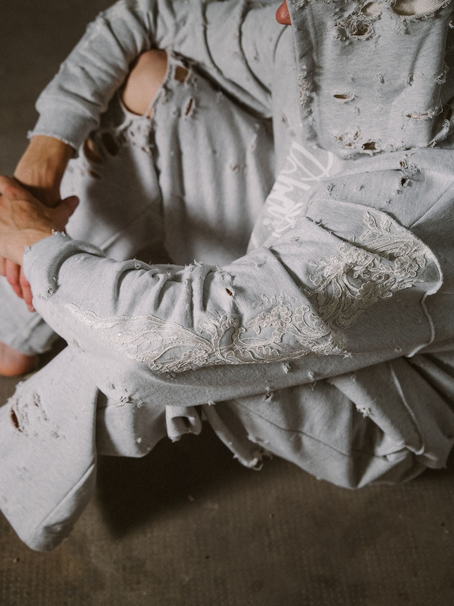 LIGHT GREY SIGNATURE HOODIE