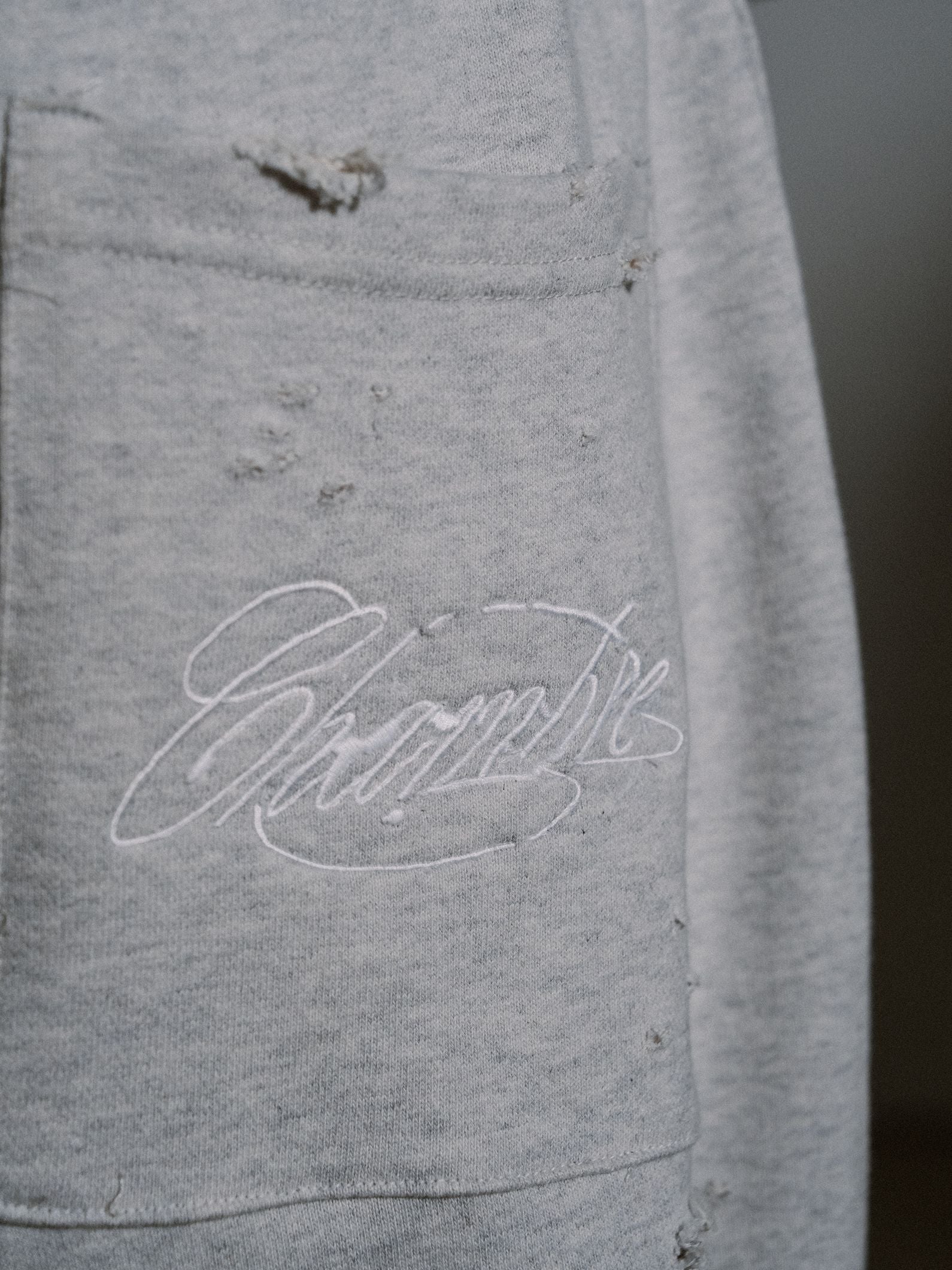 LIGHT GREY SIGNATURE JOGGER