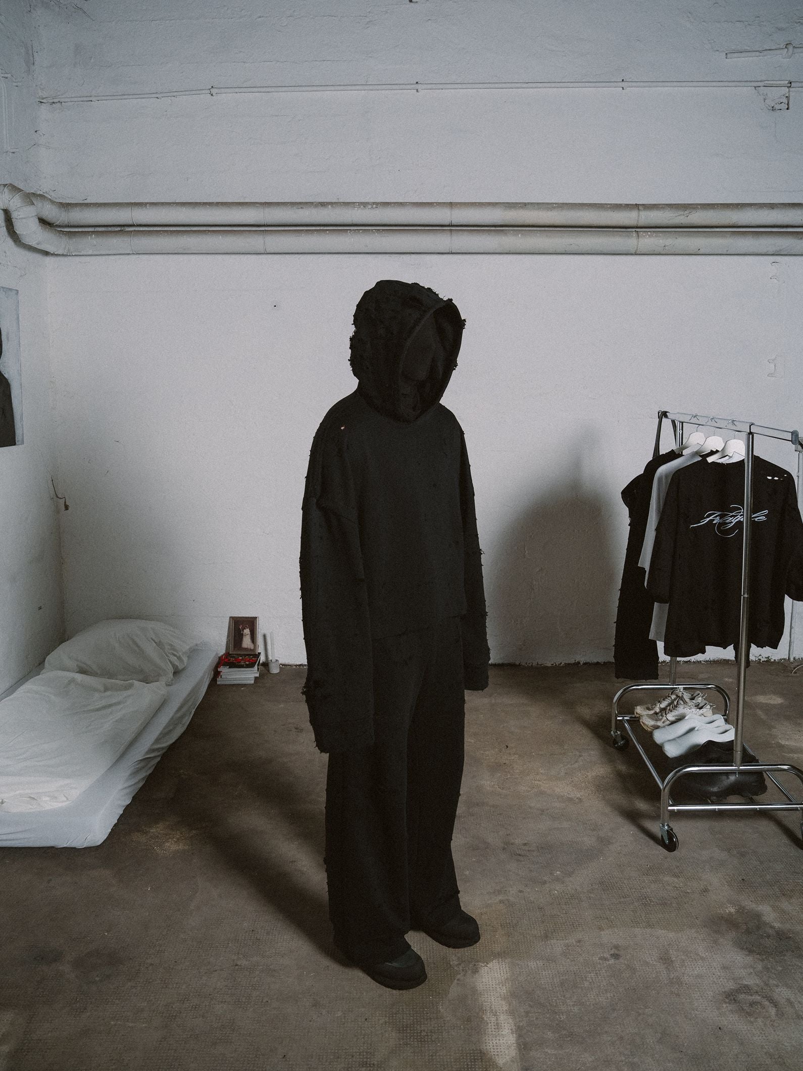 SHELTERED HOODIE