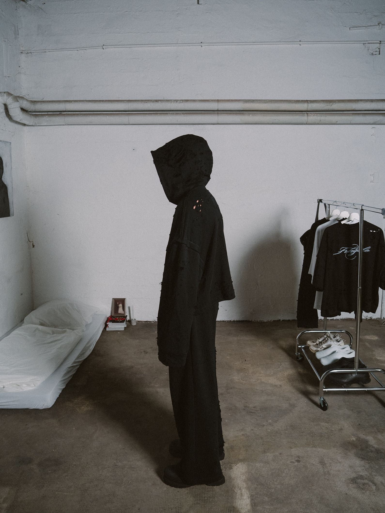 SHELTERED HOODIE