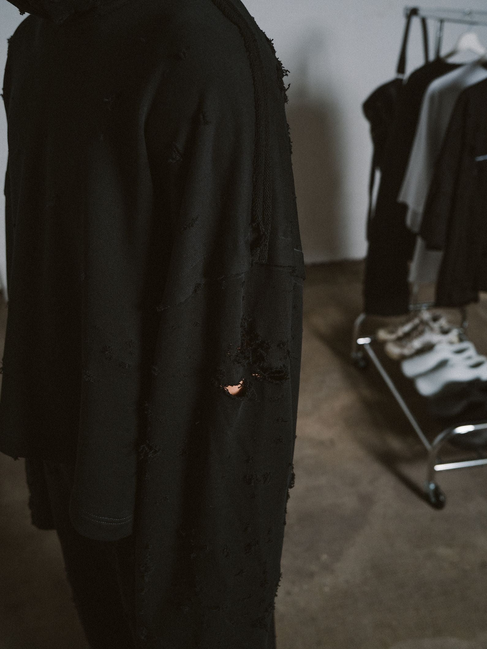 SHELTERED HOODIE