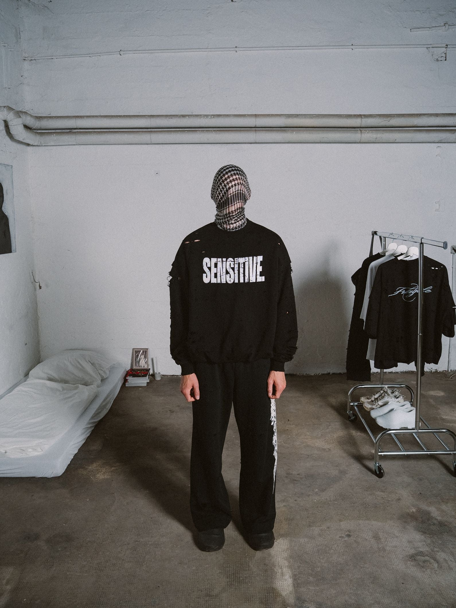 SENSITIVE CREWNECK