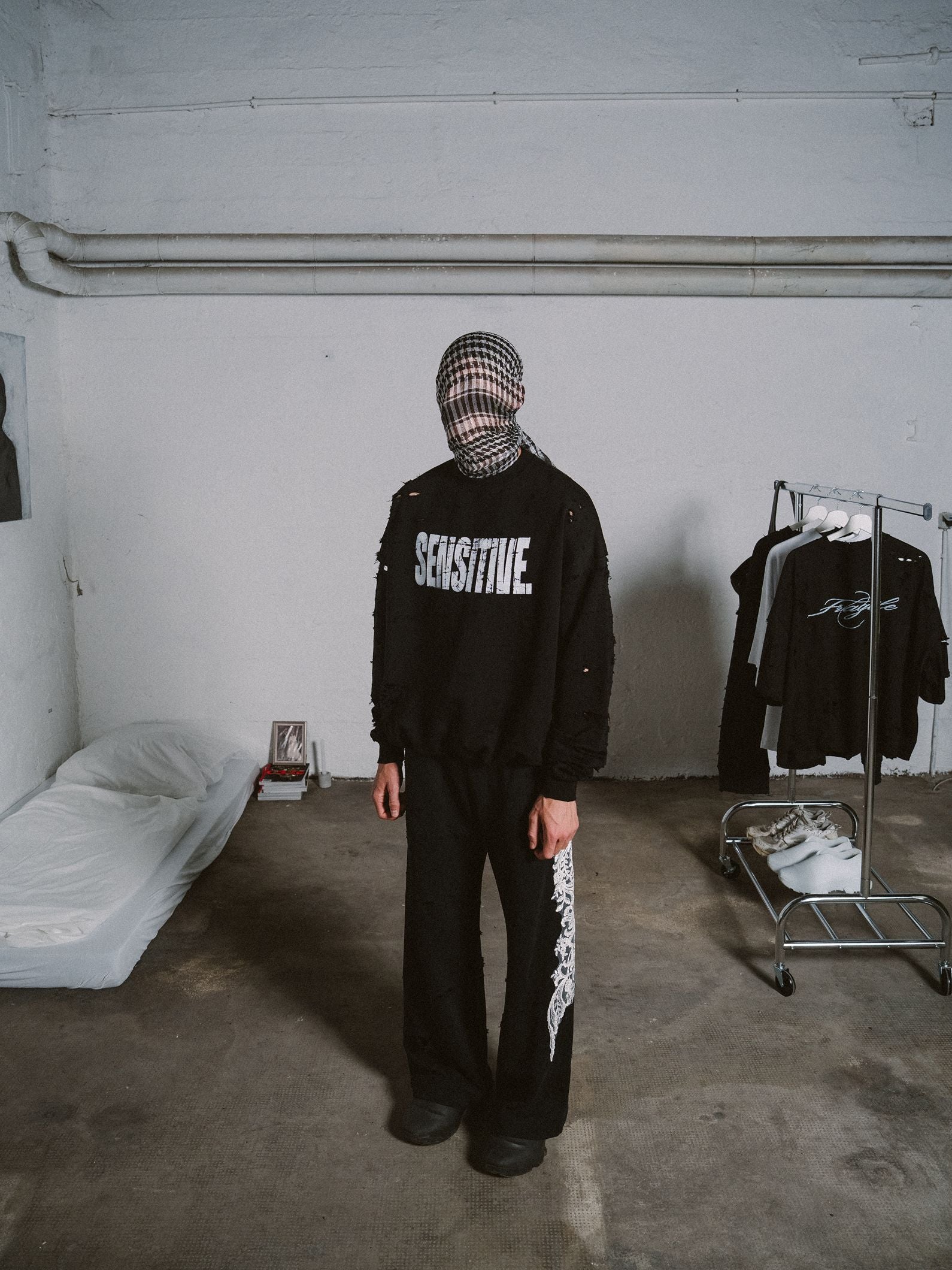 SENSITIVE CREWNECK