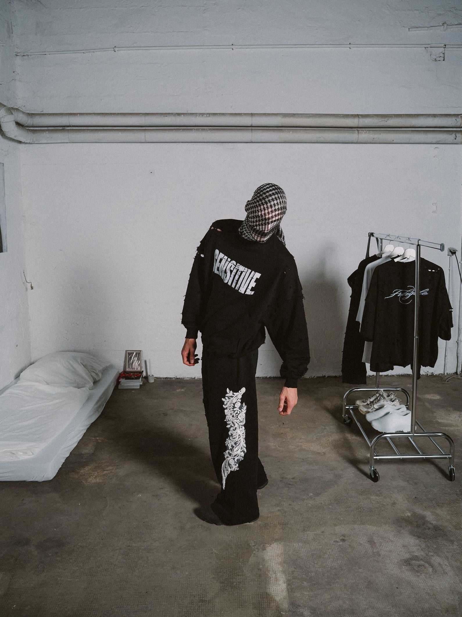 SENSITIVE CREWNECK