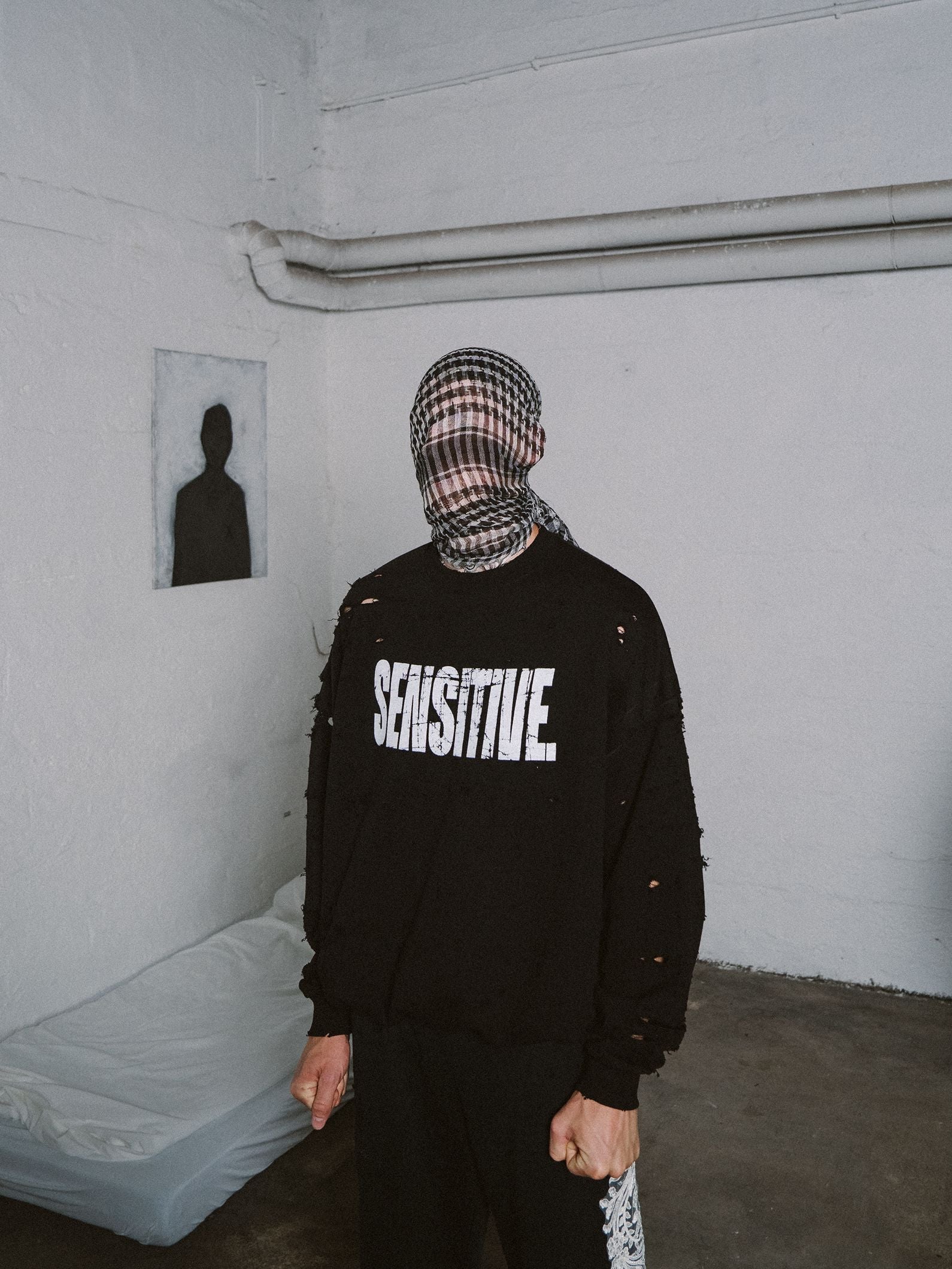 SENSITIVE CREWNECK