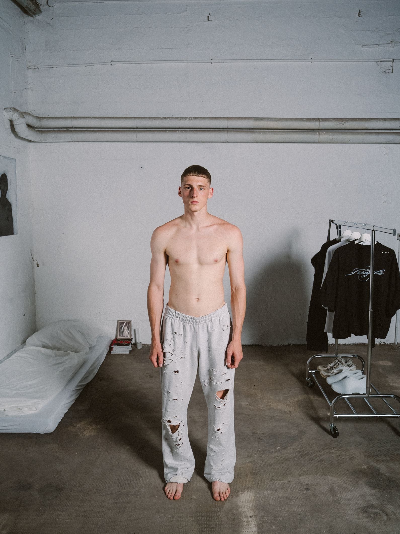 LIGHT GREY SIGNATURE JOGGER