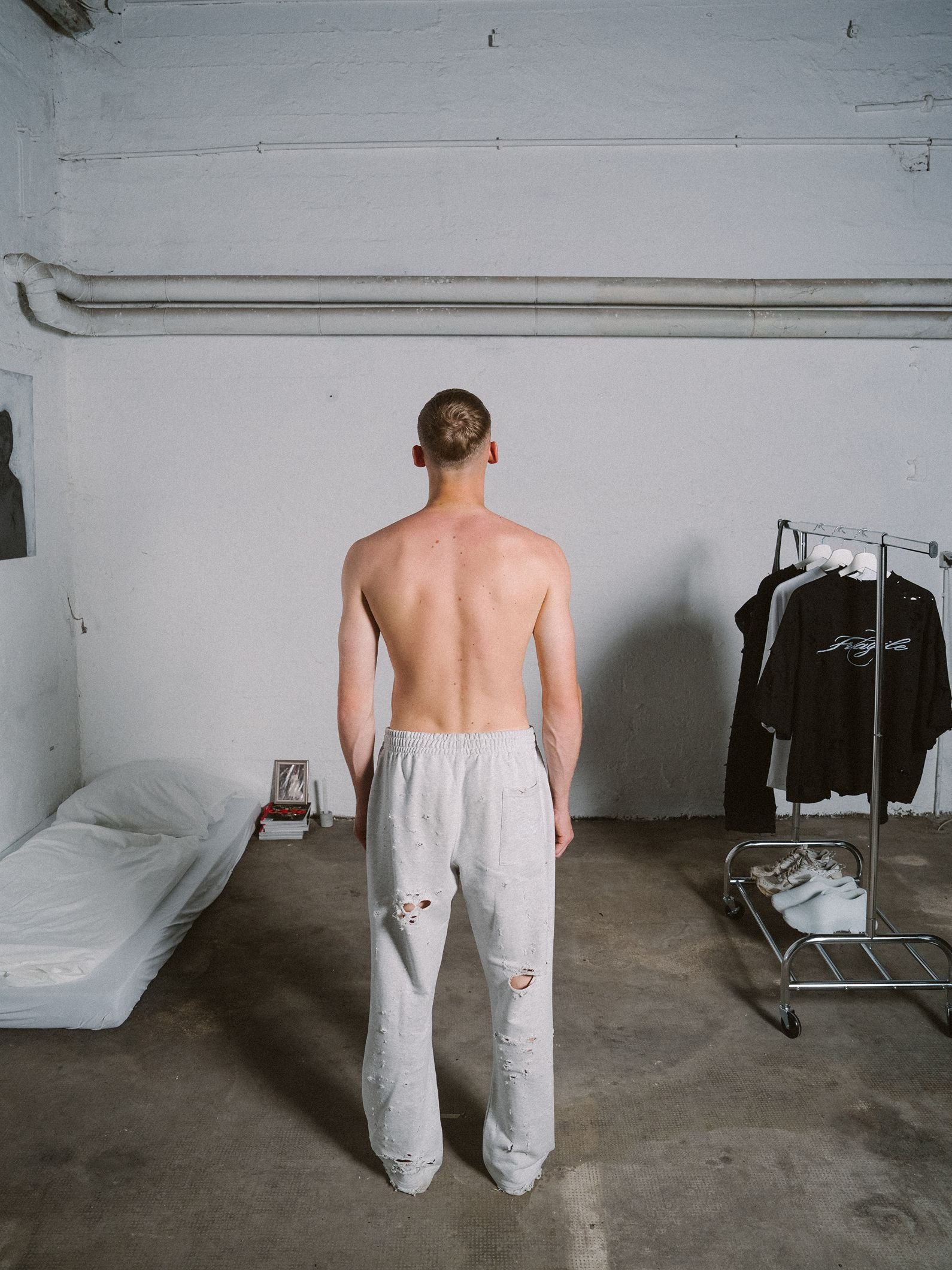 LIGHT GREY SIGNATURE JOGGER